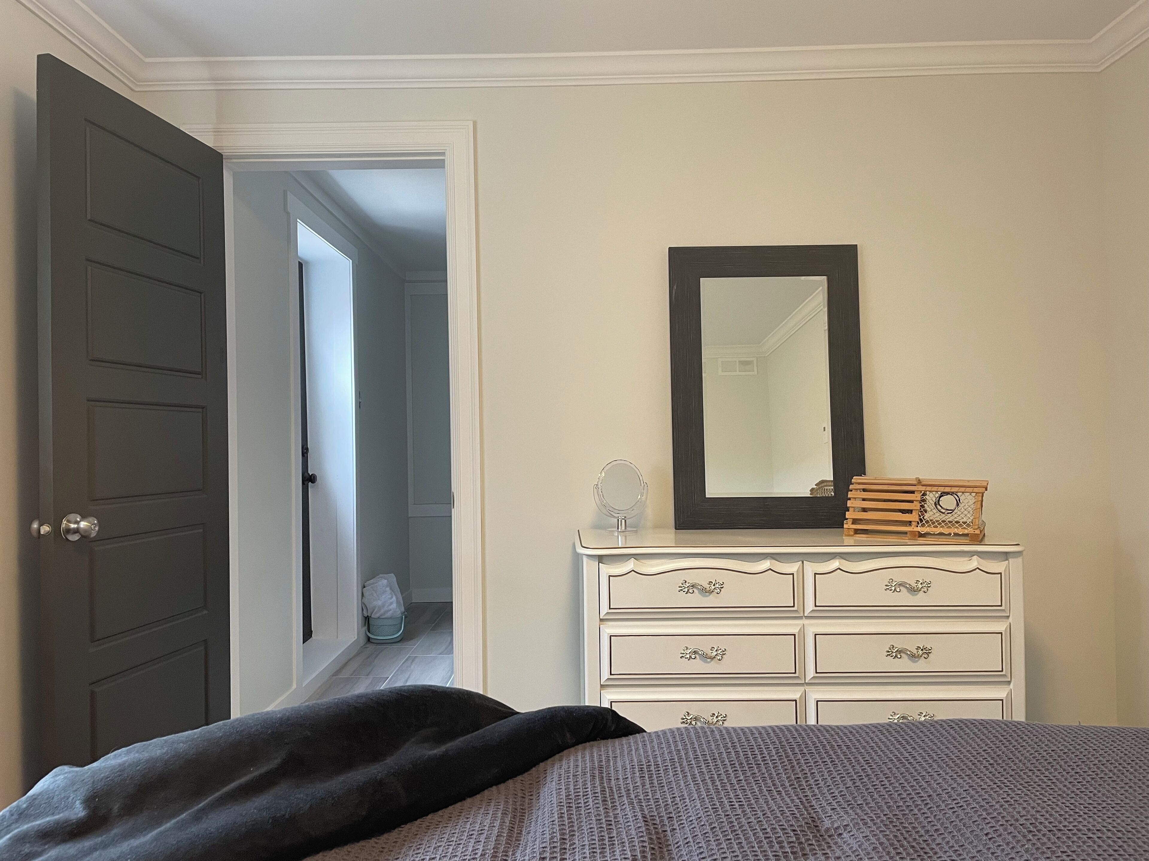 1 BRM suite w/ kitchenette + hot tub + propane fire pit - Open all year long!