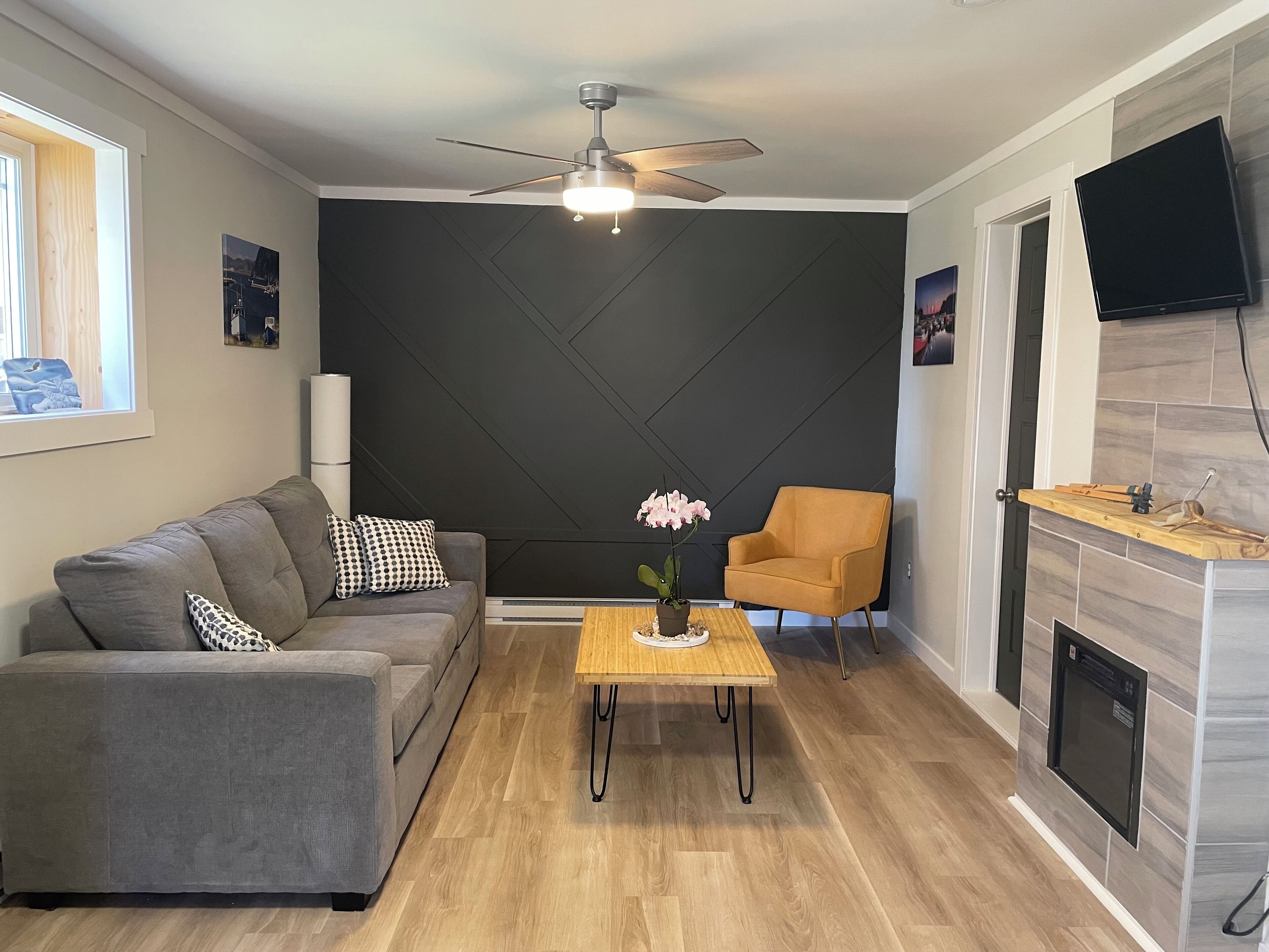 1 BRM suite w/ kitchenette + hot tub + propane fire pit - Open all year long!