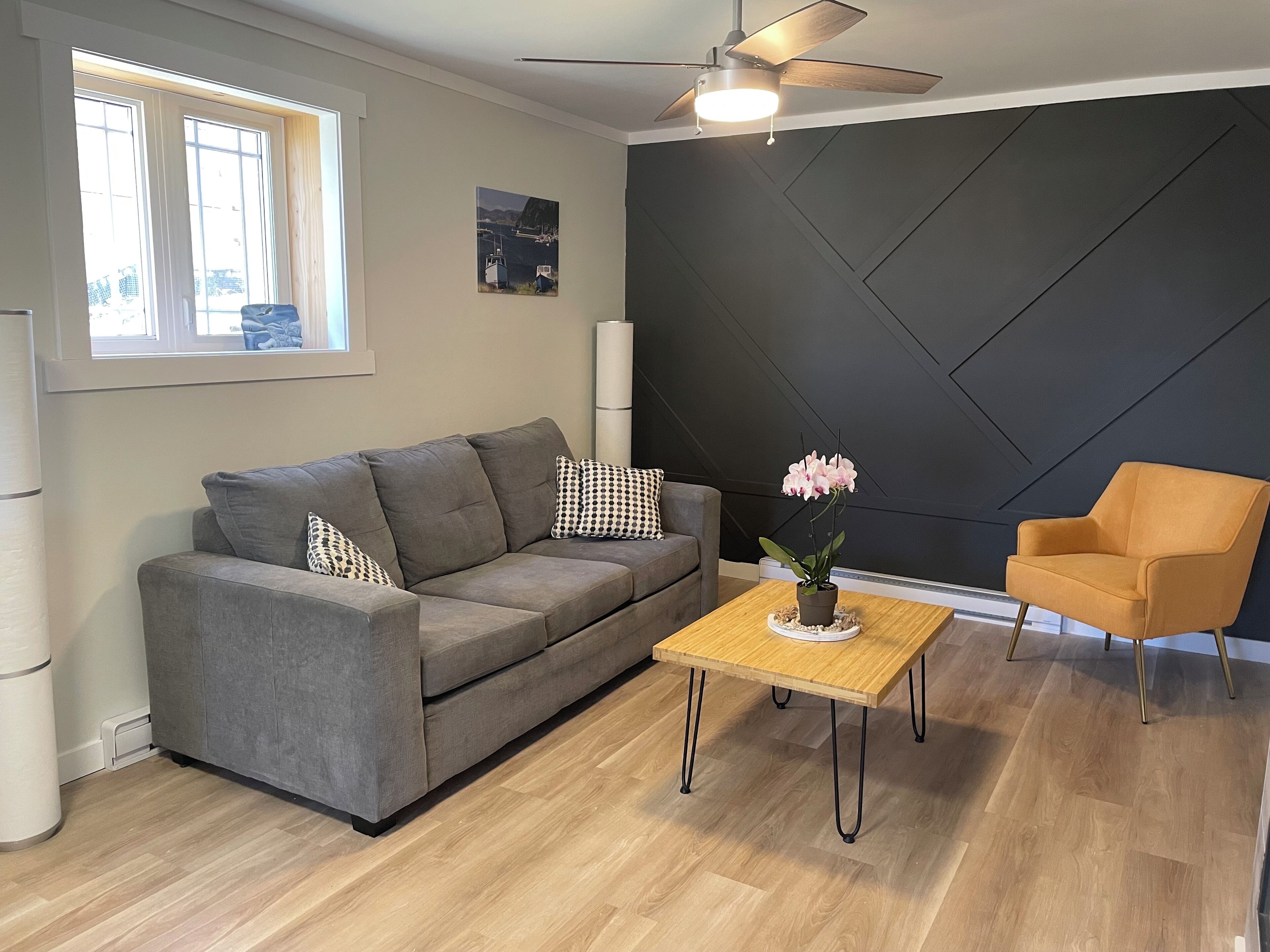 1 BRM suite w/ kitchenette + hot tub + propane fire pit - Open all year long!