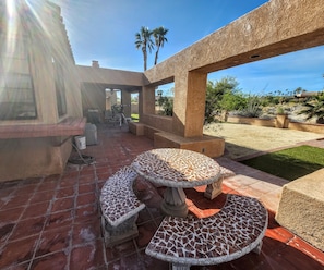 Outdoor dining - Rams Hill Golf Course ~ Relaxing Anza-Borrego Desert Getaway! (Borrego Springs)