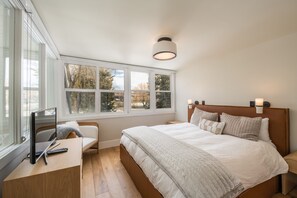 3 bedrooms, WiFi, bed sheets - New to Market! Gorgeous Mountain Escape, Walk to Ski Lift, Historic Main Street, Free Transit Route! (Park City)