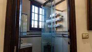 Shower, bidet, towels, soap - Dar Bouzoubaa (Fes)