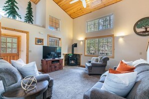 Smart TV, DVD player, offices - Family friendly home in Tahoe Donner (Truckee)