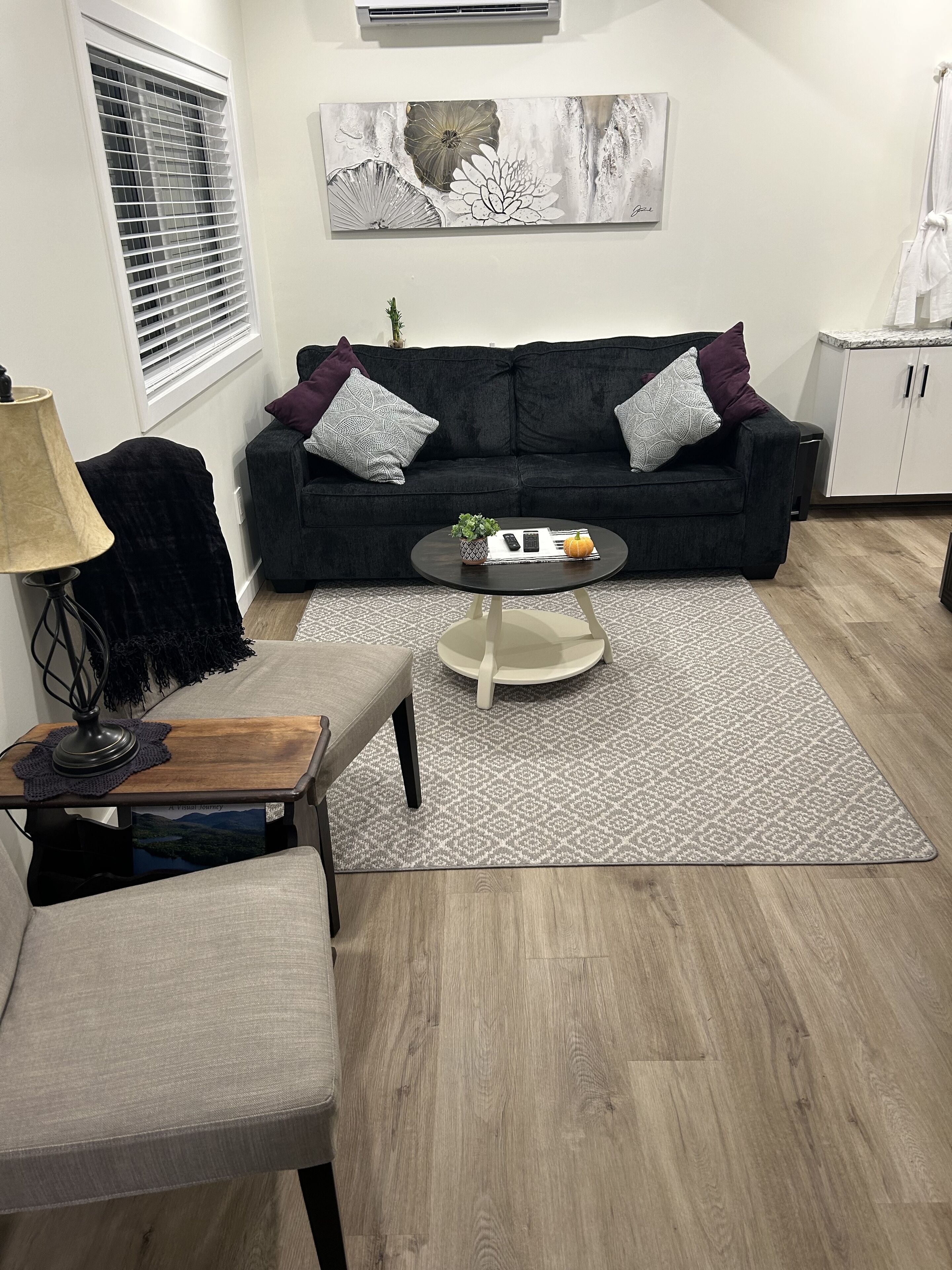 Bungalow apartment-2 minute walk to 80 acres of trails in Harrison Park<br>  