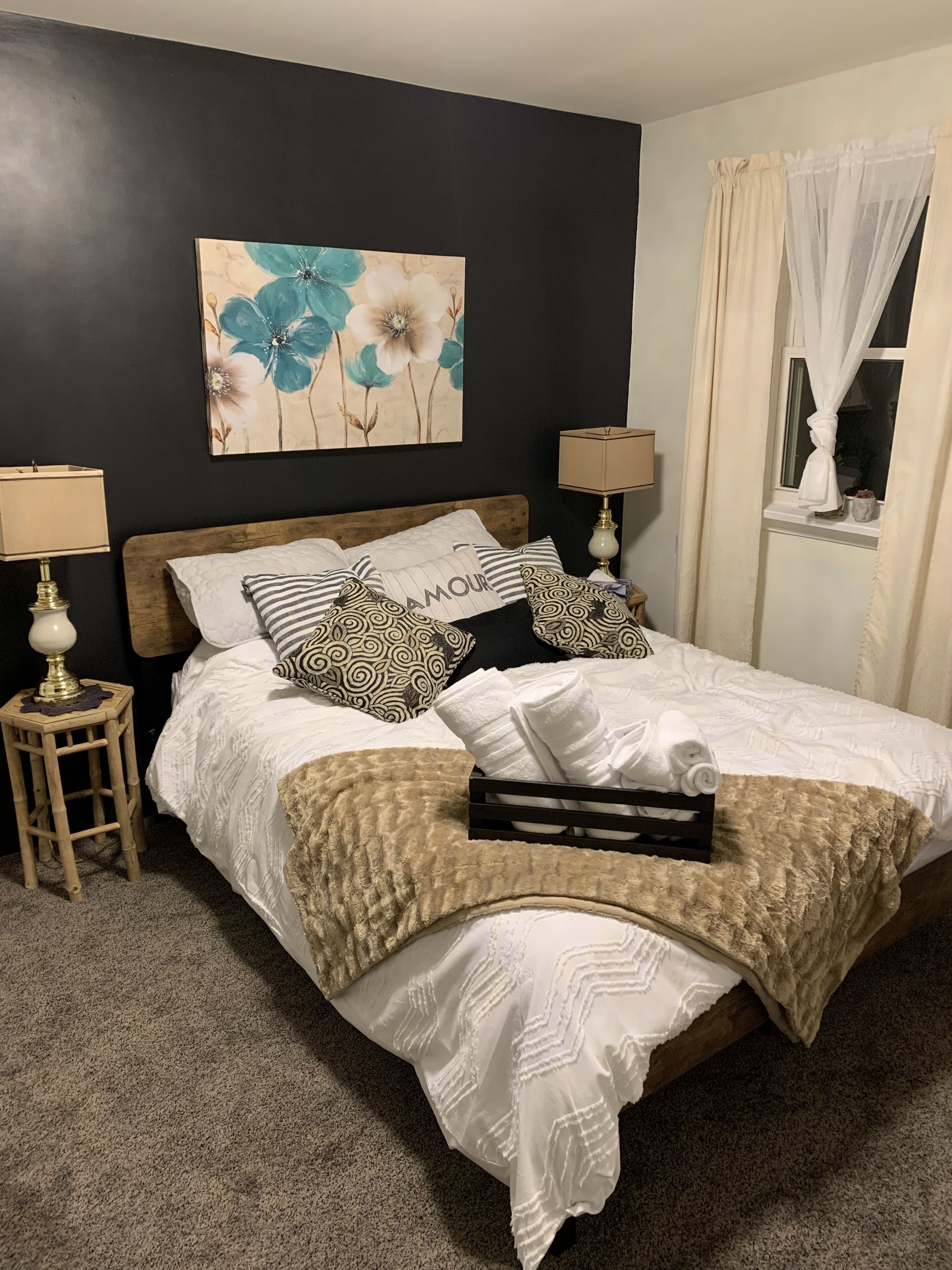 Bungalow apartment-2 minute walk to 80 acres of trails in Harrison Park<br>  