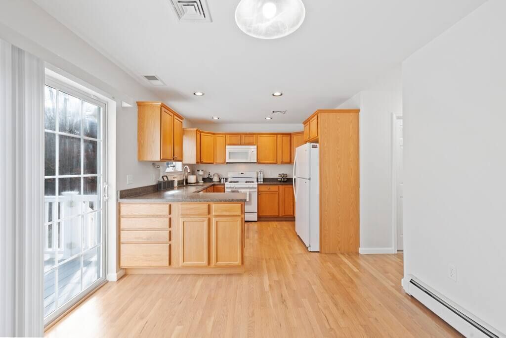 Peace and Privacy at 5 BDRM Villa Set on Wooded Lot