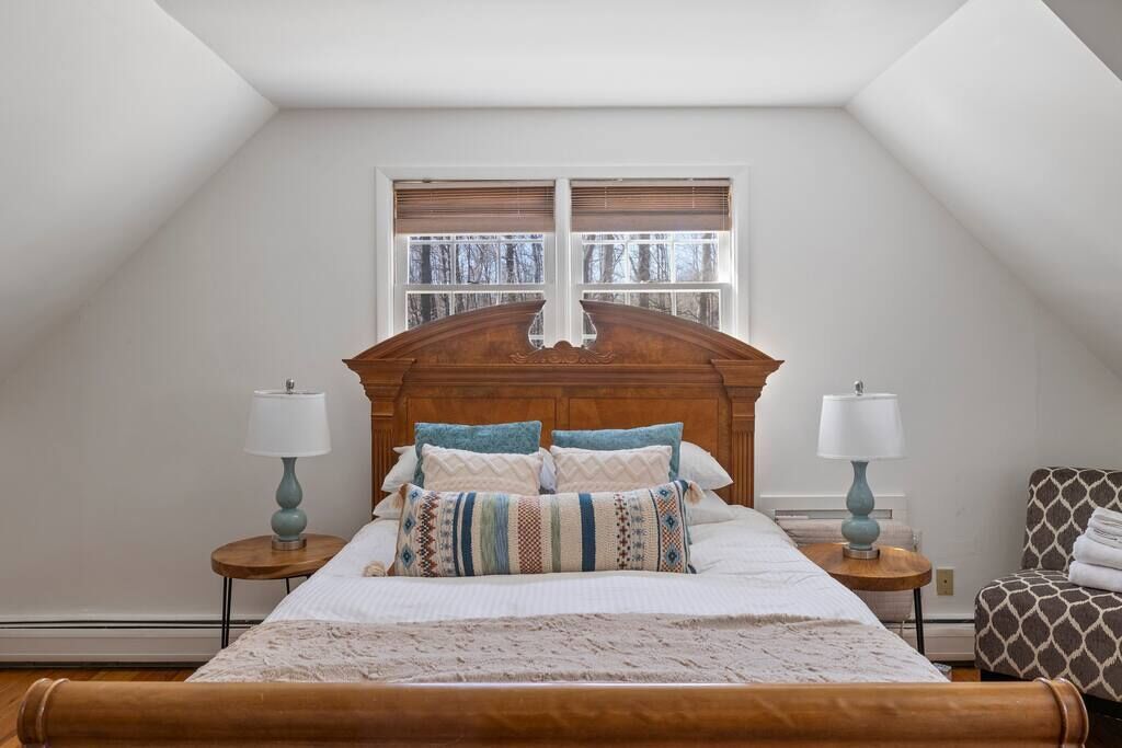 Spacious Home w/Pool/Hot Tub, Mins to Parks/Skiing