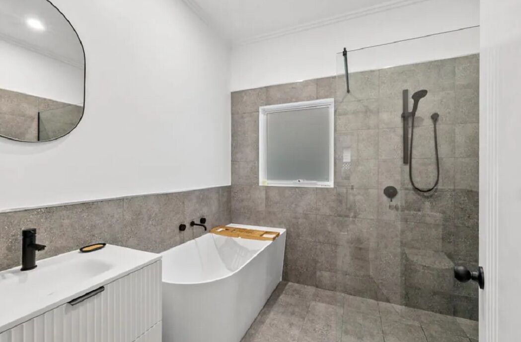 Stylish California bungalow in Newington