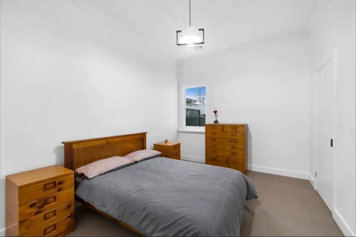 Stylish California bungalow in Newington