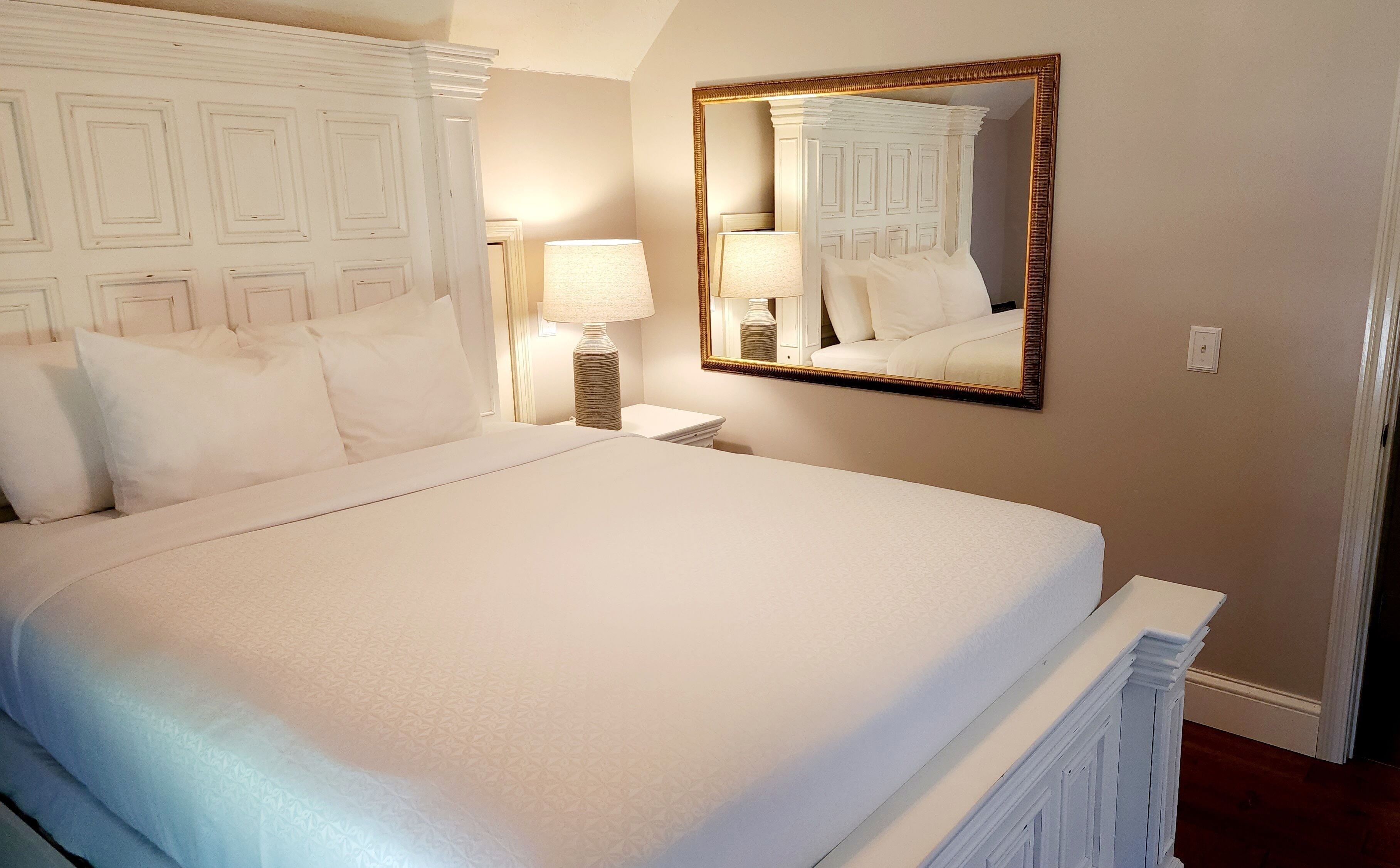 Two Rooms And a Chauffeur (NOT shared)