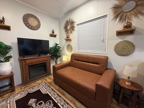 Televisión y chimenea 