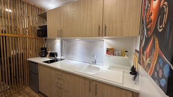 Fridge, microwave, stovetop, coffee/tea maker