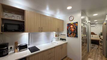 Fridge, microwave, stovetop, coffee/tea maker