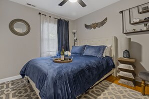4 bedrooms, in-room safe, desk, iron/ironing board