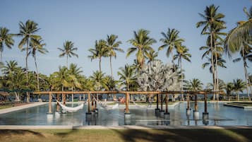15 piscinas externas