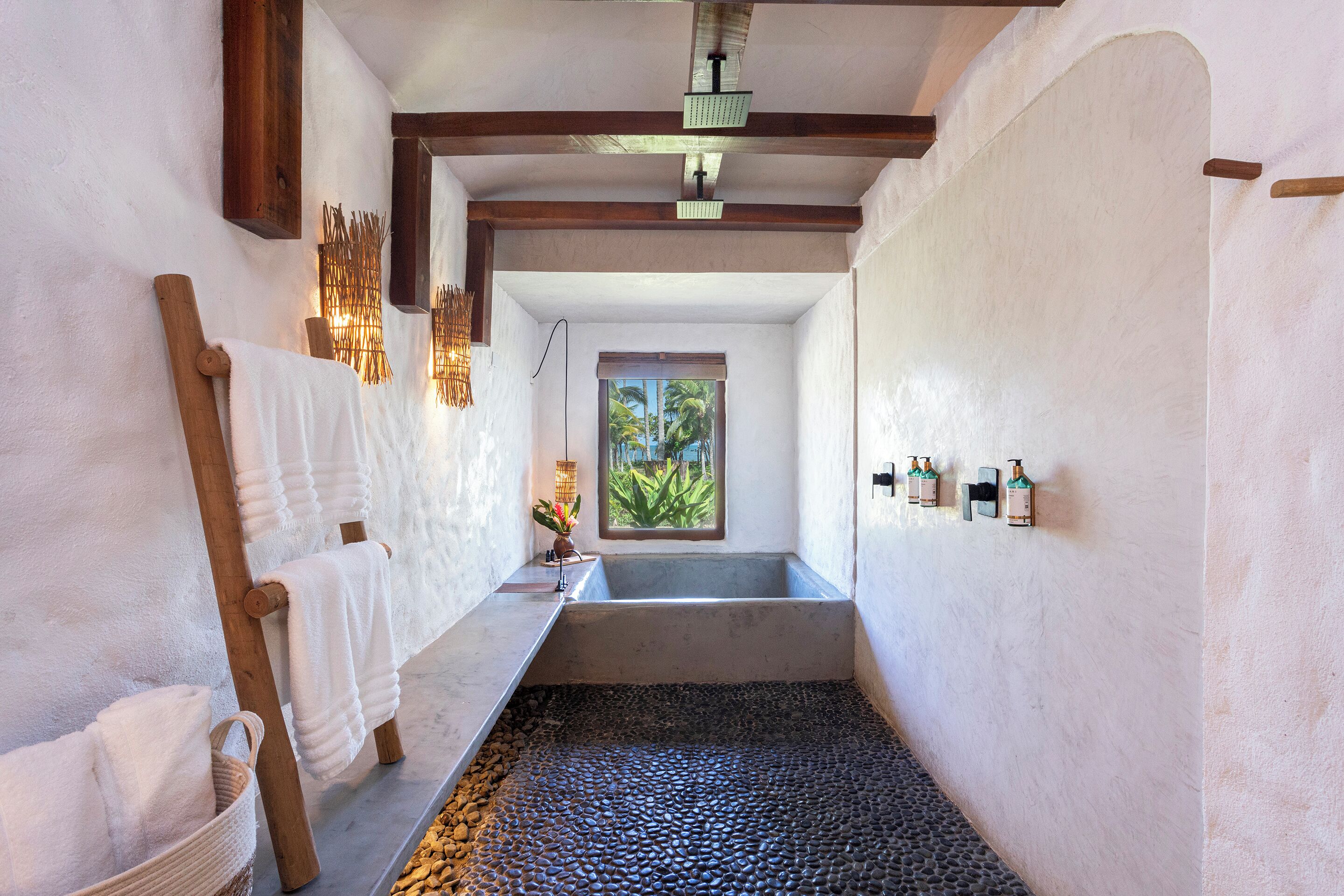 Villa Jacuma | Banheiro | Secador de cabelo, roupões de banho, chinelos, toalhas de banho