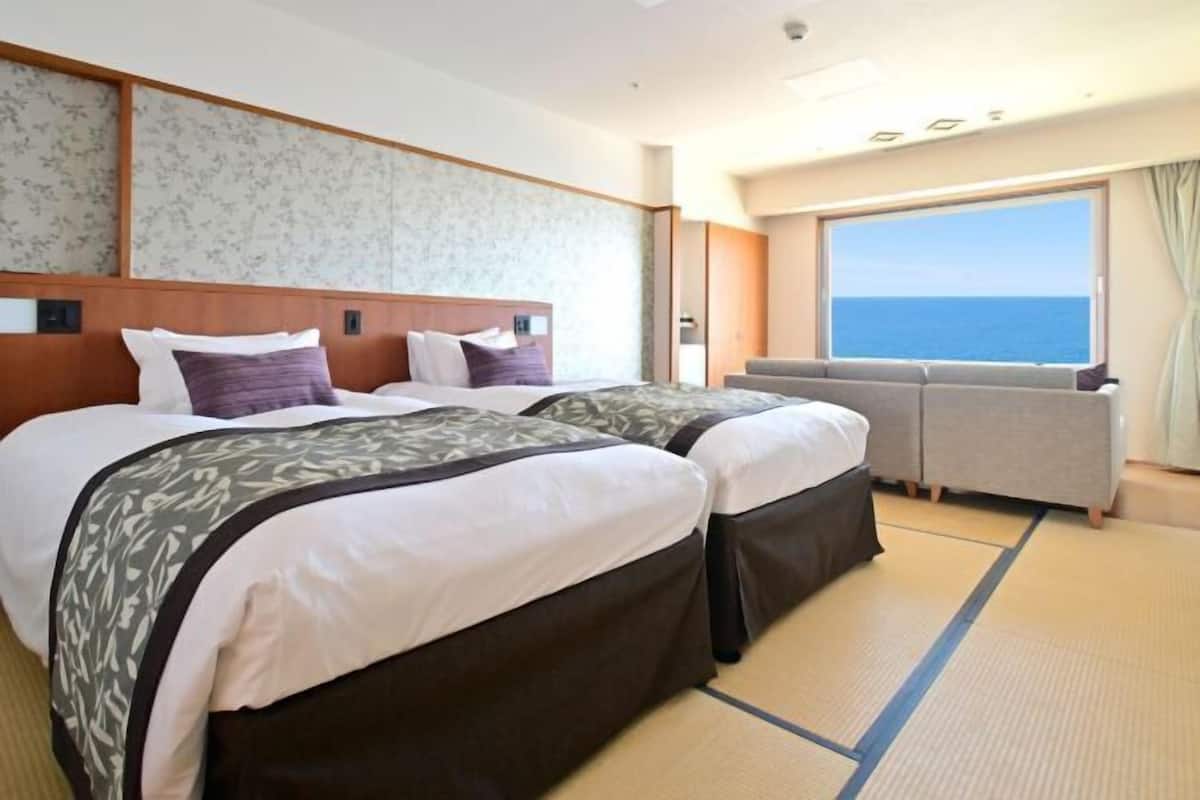 Down comforters, in-room safe, free WiFi, bed sheets