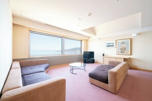 Down duvets, in-room safe, free WiFi, bed sheets