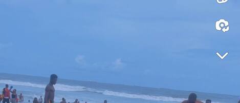 Beach nearby, white sand, beach shuttle, 10 beach bars