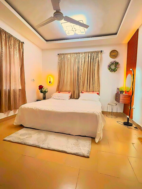 Luxury Apartment | 1 bedroom, in-room safe, iron/ironing board, free WiFi - Paris homestay (Sakumono)