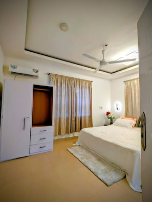 1 bedroom, in-room safe, iron/ironing board, free WiFi