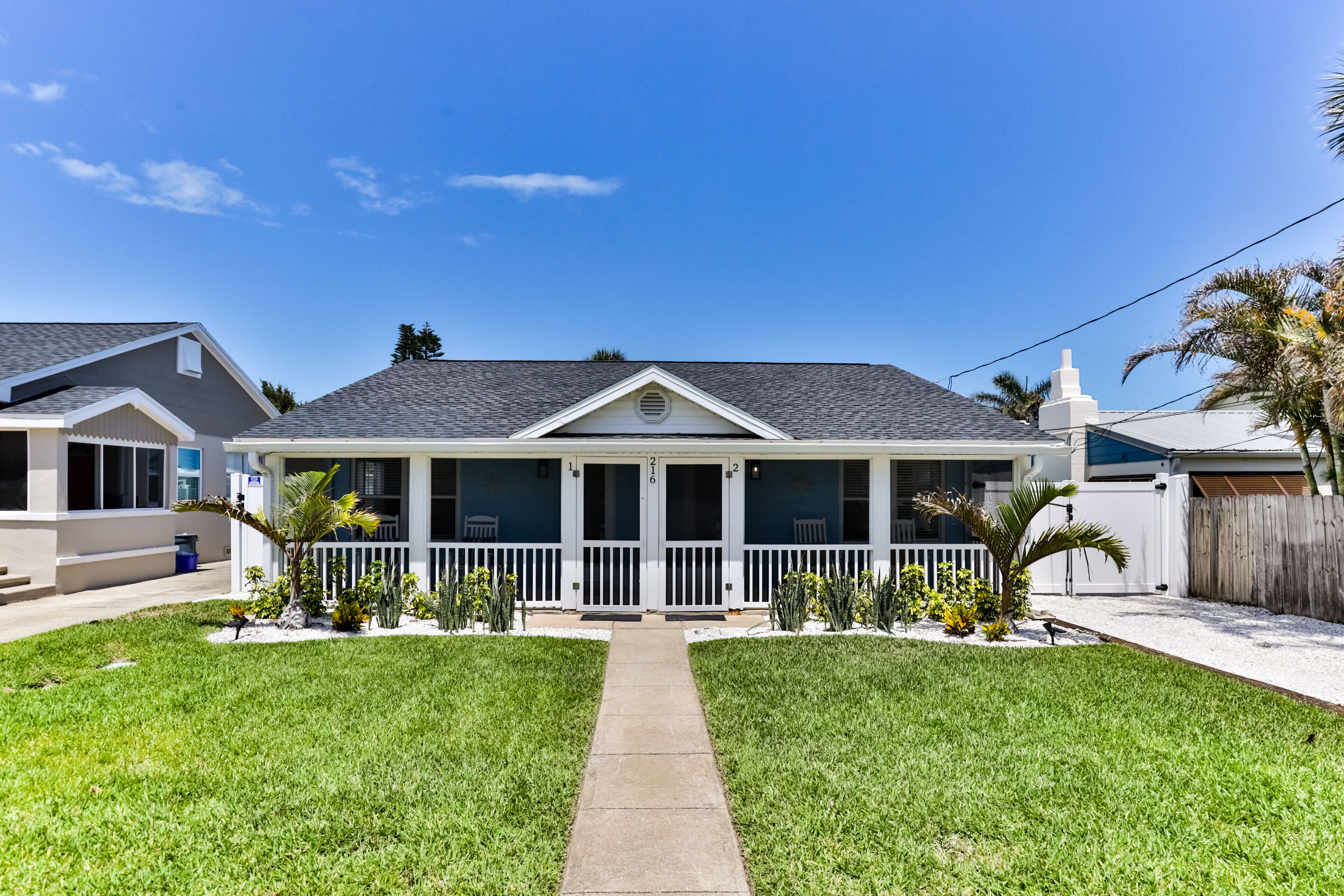 NSB 1/1 beachside pool home! blocks from Flagler Ave - pets welcome