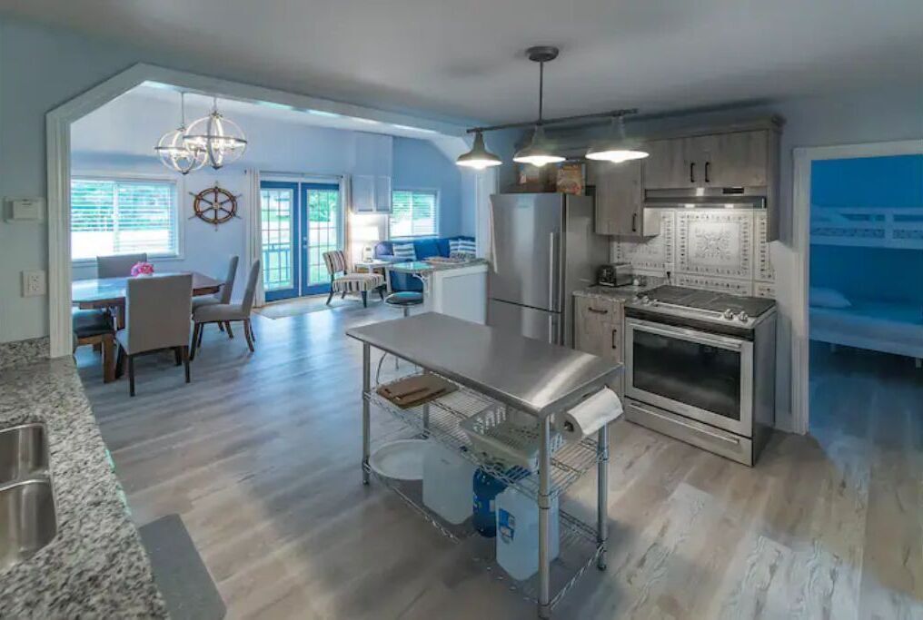 Welcome to Pink Door Cottage! - "Fun, Sun & Sand"