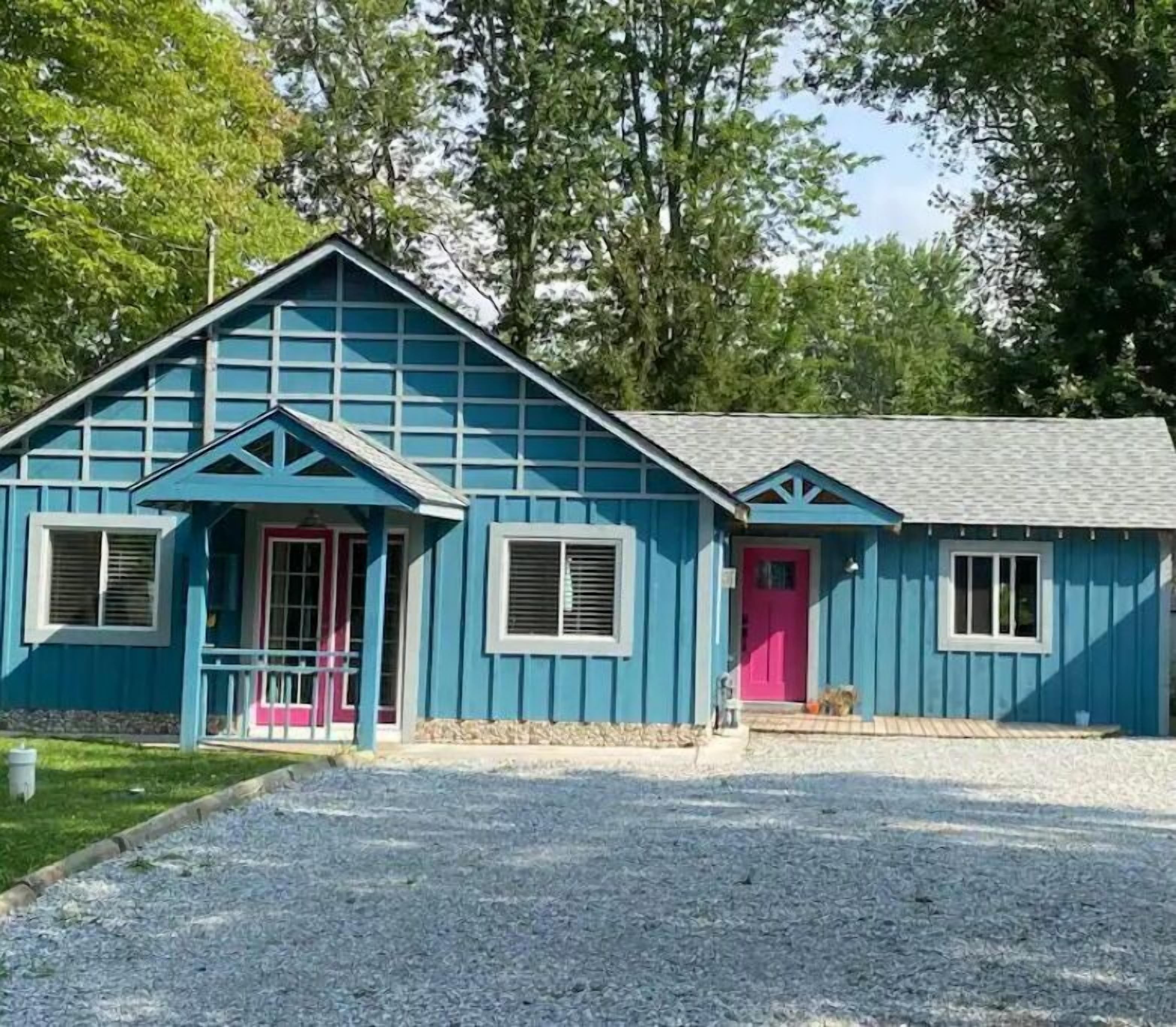 Welcome to Pink Door Cottage! - "Fun, Sun & Sand"