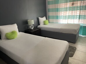 Spa - Sweet Kensville: Elegant King Suite in New Kingston (Kingston)