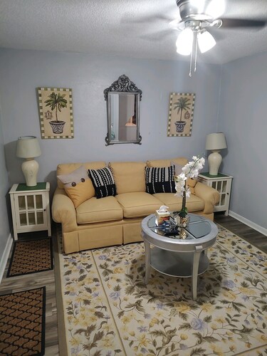 Lovely two bedroom rental unit near FAMU and FSU.