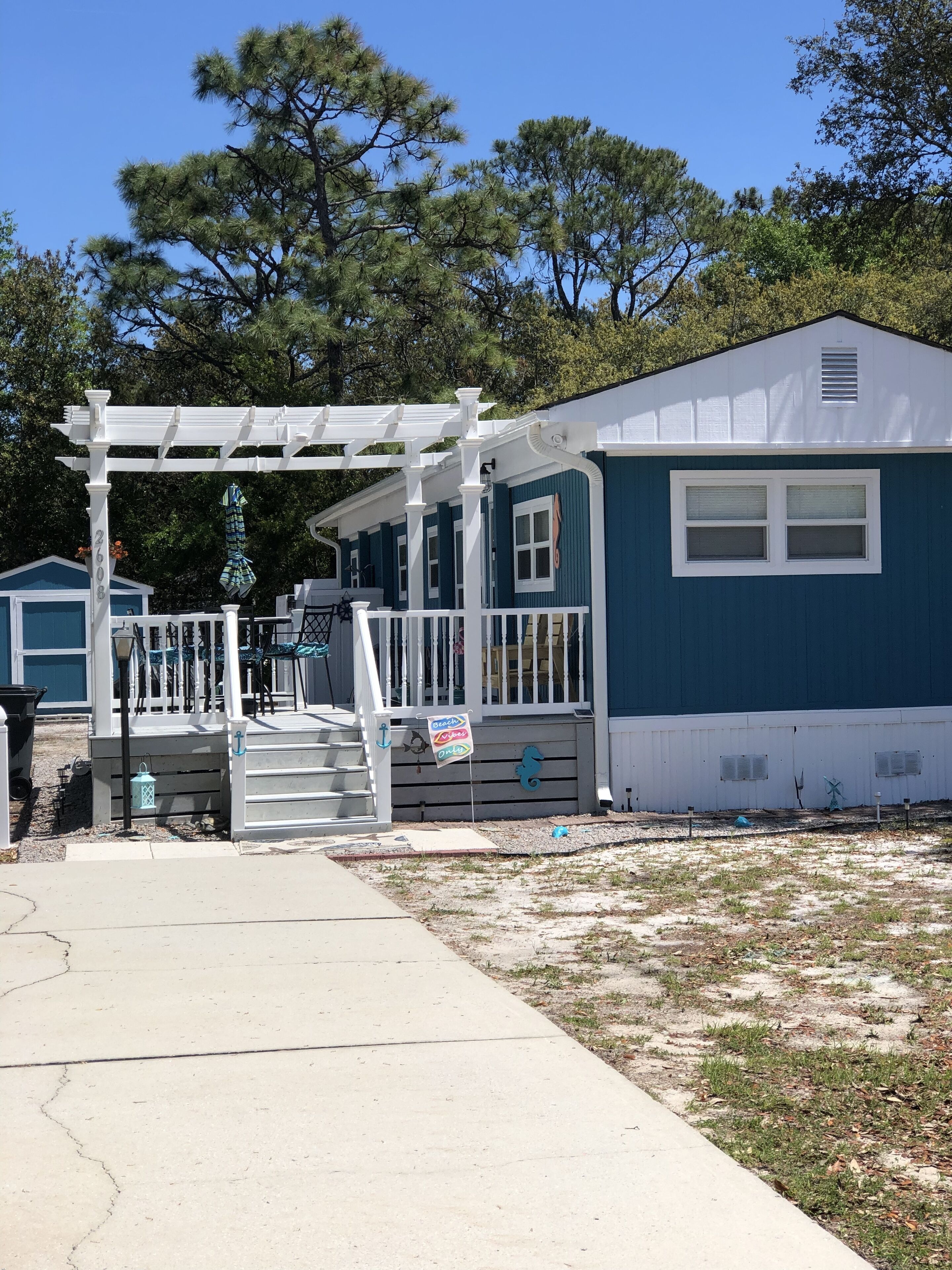 Off Island gem with pool and private boat launch available