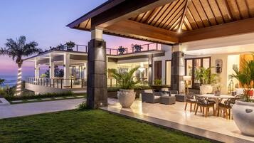 Villa, 6 Bedrooms | Desk, free WiFi, bed sheets