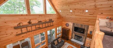 Smart-tv och eldstad