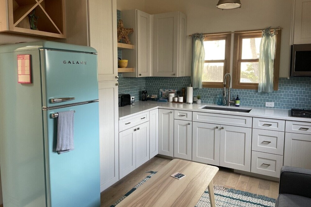 Darling Tiny House - 2 Blocks from State St.