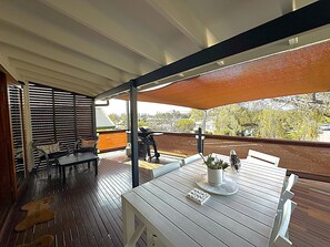 Family House | Balcony - Castaway in Tugun (Tugun)