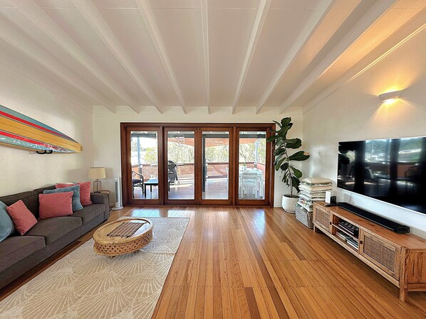 Living area - Castaway in Tugun (Tugun)