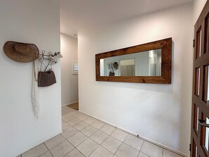 Interior entrance - Castaway in Tugun (Tugun)