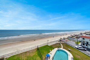 On the beach - 6th Floor 2/2 Condo Beachfront Building  (Daytona Beach)