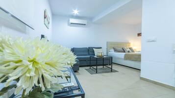 1 slaapkamer, een strijkplank/strijkijzer, internet, beddengoed