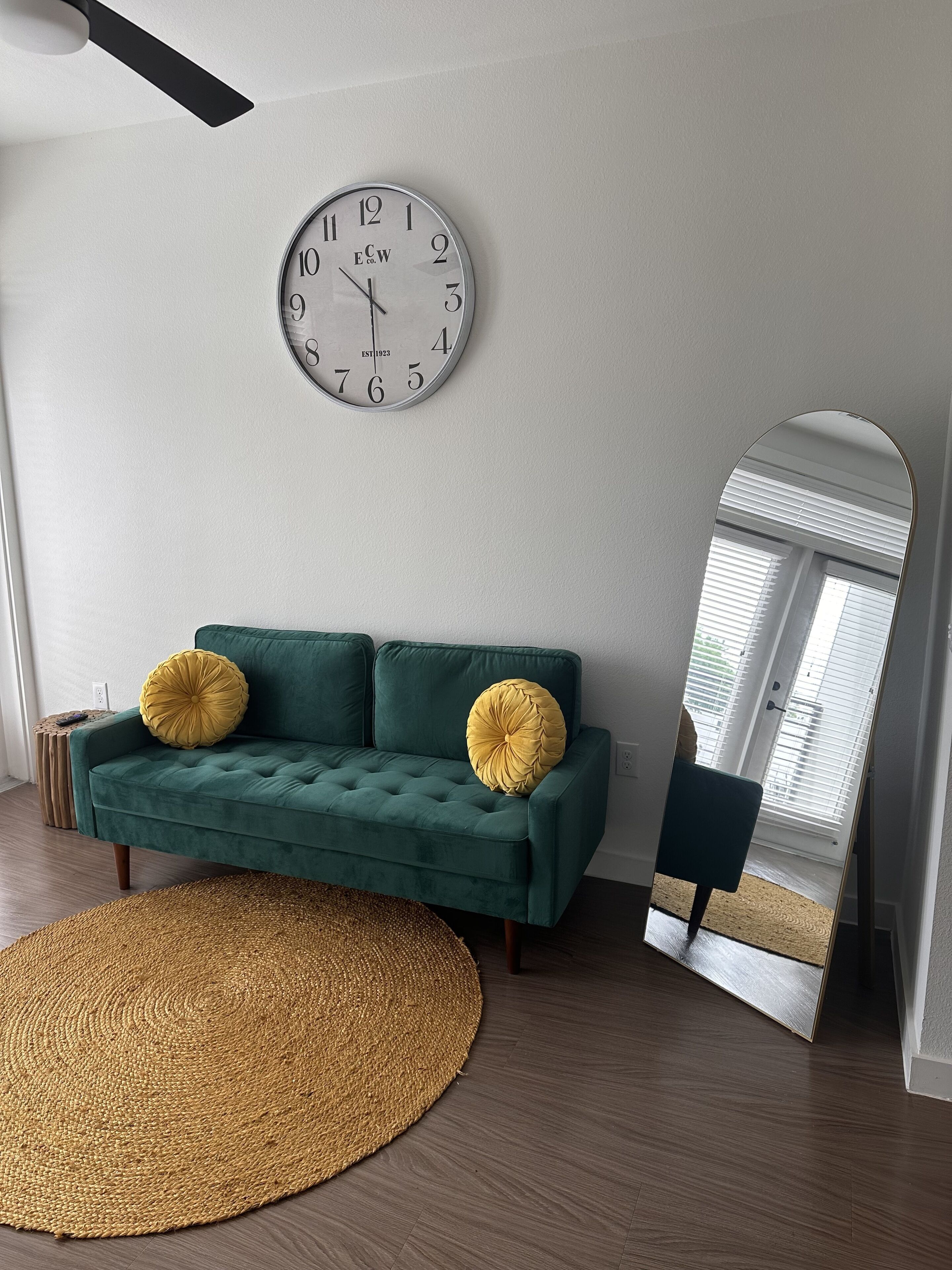 Modern Studio In Downtown Dallas