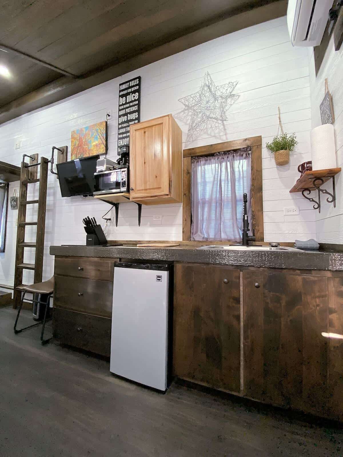 Fridge, microwave, coffee/tea maker, toaster