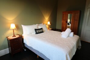 Family Apartment | Egyptian cotton sheets, premium bedding, pillow-top beds - The Exchange Beaconsfield - Offering Heritage Accommodation (Beaconsfield)