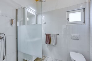 Shower, towels