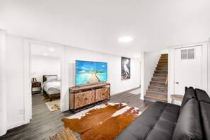 6 bedrooms, desk, free WiFi, bed sheets