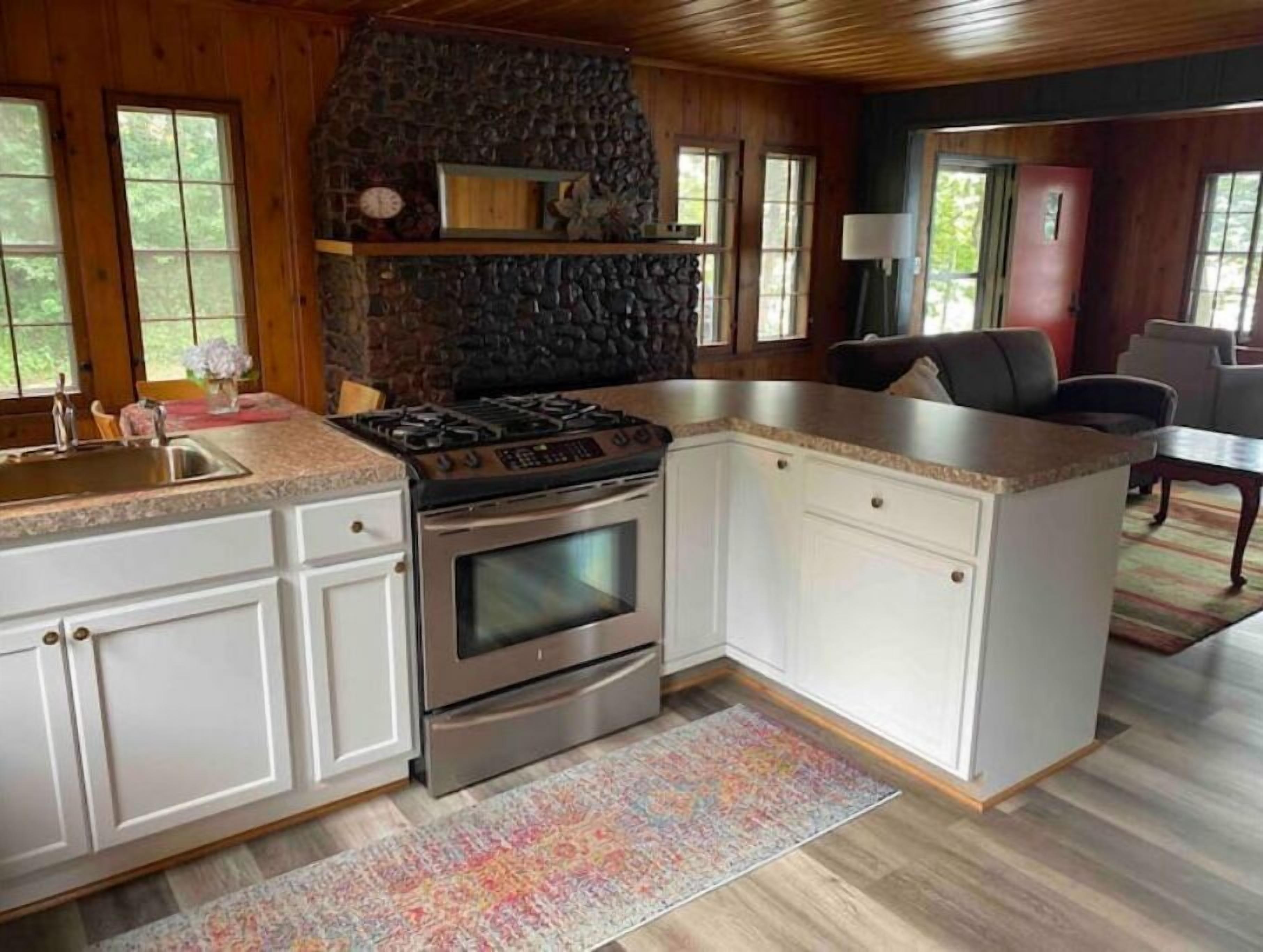 Quaint Cabin on Clearwater Lake