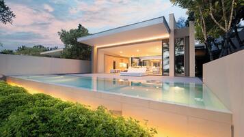 3 bedrooms, minibar, in-room safe, desk