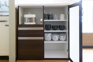 Suite familiar | Cocina privada | Frigorífico, microondas, placa de cocina y tostadora