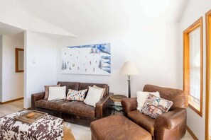 Smart TV, fireplace, offices