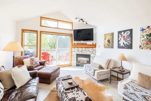 Smart TV, fireplace, offices