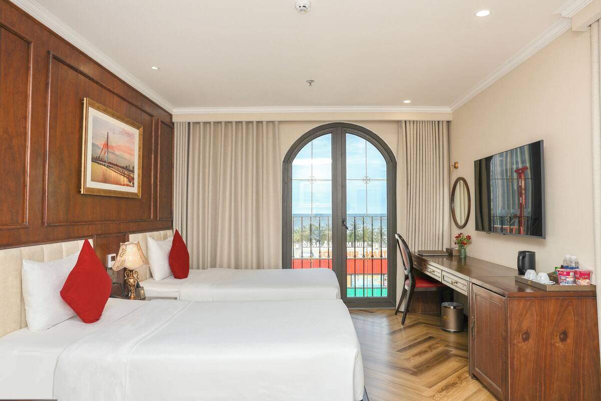 Quarto triplo, banheira, vista parcial para o mar (Afternoon Tea Included) | 1 quarto, roupas de cama premium